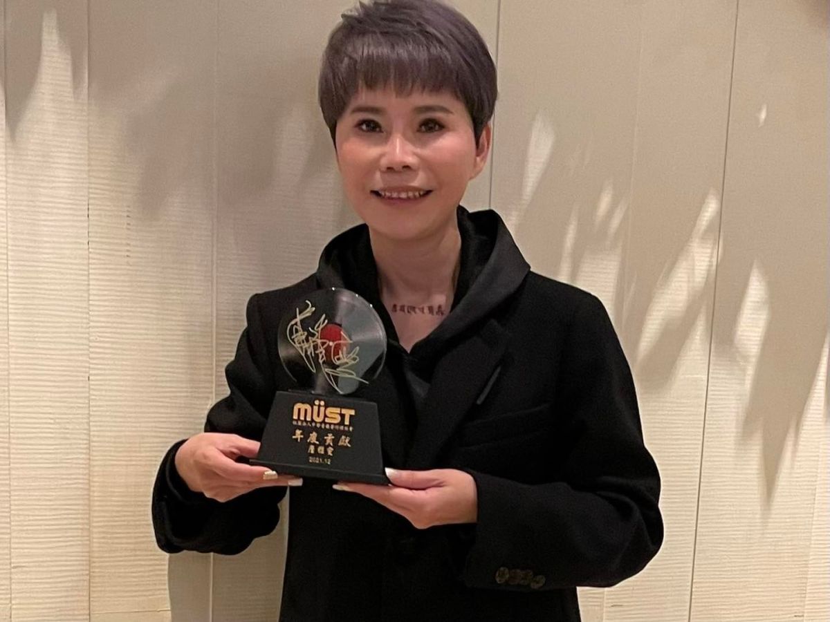 ▲詹雅雯遇到行李摔落，直接將她撞倒，一路摔下手扶梯導致肋骨受傷。（圖 ／詹雅雯臉書）