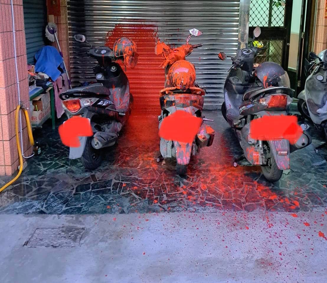 ▲高市前議員蘇炎城兒子蘇致榮，其助理家遭人惡意潑紅漆。（圖／翻攝自蘇致榮臉書）