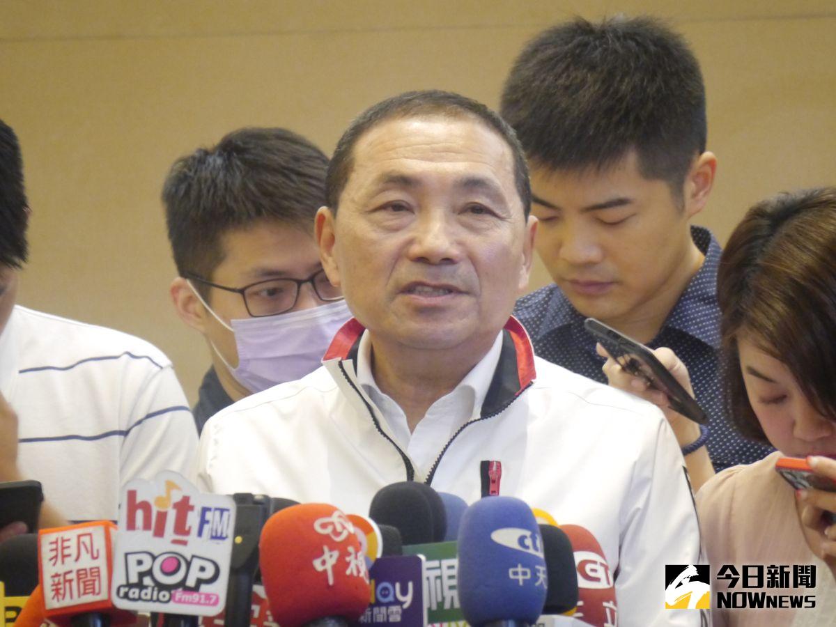 ▲針對核廢料及相關核能問題，侯友宜在市政會議受訪說向中央反映都沒人理他、不回應，不如他出來選總統，由他來解決問題。（圖 ／記者吳嘉億攝，2023.06.07）