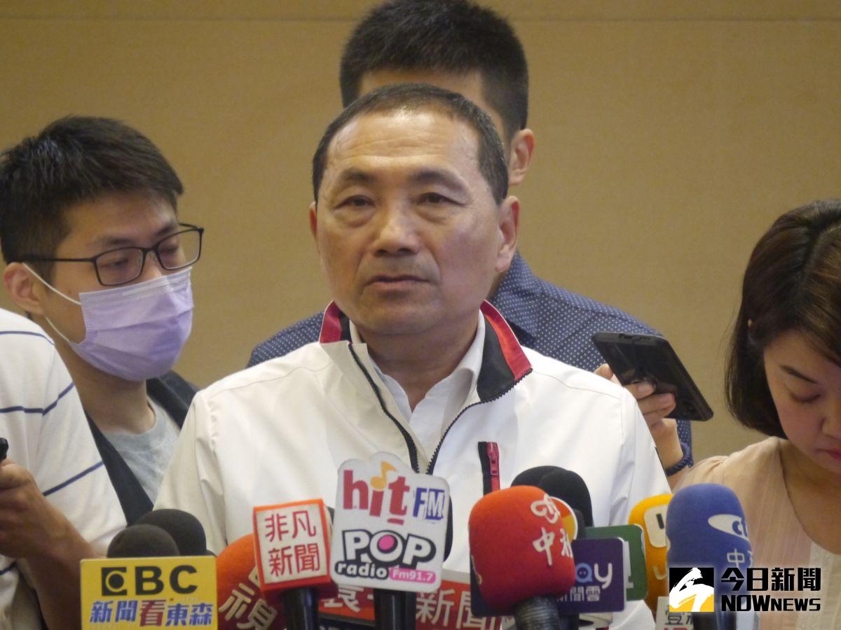 ▲侯友宜出席市政會議，會後受訪被問到生日願望表示會用人生保護中華民國安全、愛台灣這塊土地的人。（圖 ／記者吳嘉億攝，2023.06.07）