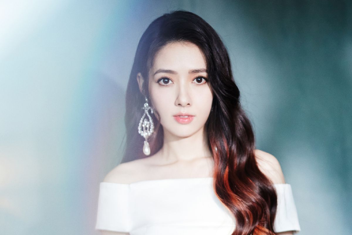 ▲郭碧婷被拍到產後現身商場，網友形容她仙氣全失，主播張齡予因此怒轟酸民「根本集體罷凌」。（圖 ／郭碧婷工作室微博）