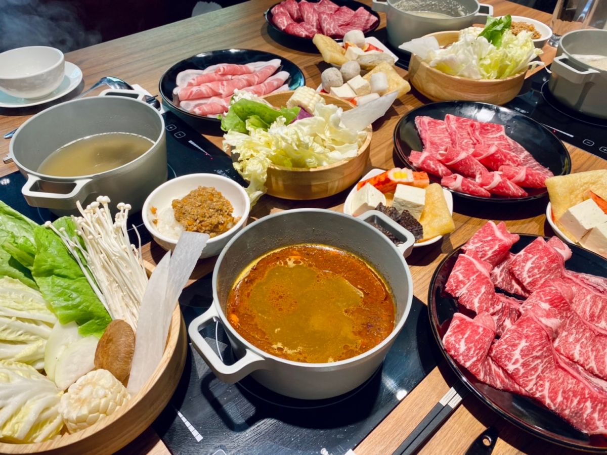 ▲天氣明顯轉涼變冷，讓人好想吃火鍋，醫師提醒痛風患者一定要戒口，否則容易再次誘發。（示意圖／記者蕭涵云攝）