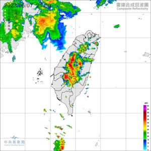 ▲今(7日)晚至明(8日)晨彰化、雲林、嘉義、南投地區及臺中、高雄山區有局部大雨發生的機率。（圖／中央氣象局）