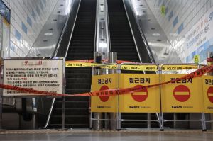 韓國地鐵手扶梯尖峰時段故障　「逆向往下墜」釀14人輕重傷
