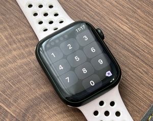 ▲Apple Watch 使用LINE Pay結帳前需要先在手錶上輸入密碼。（圖／周淑萍攝）