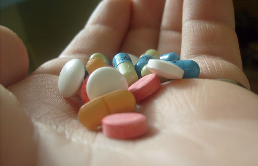 ▲行政院專案小組今天說，巴比妥及苯二氮平類的複方藥納入管制藥品管理議題，衛福部近日將開會討論。（圖／翻攝板橋區餵毒幼兒園－受害者聯盟臉書）