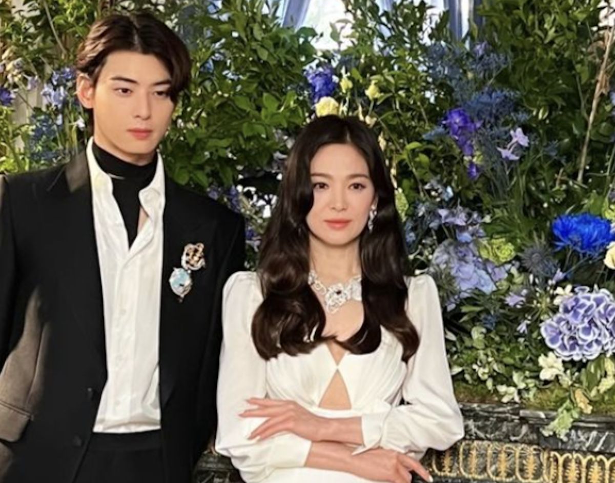 ▲宋慧喬（右）和車銀優飛往法國參加珠寶品牌活動，同框照片被網友稱讚：「王室姊弟該有的顏值！」 （圖／翻攝自IG＠shonhyejin）