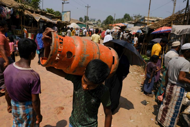 ▲破紀錄的高溫熱浪襲擊孟加拉，加上由於能源短缺，孟加拉正陷入停電危機，居民苦不堪言。資料照片。（圖／美聯社／達志影像）