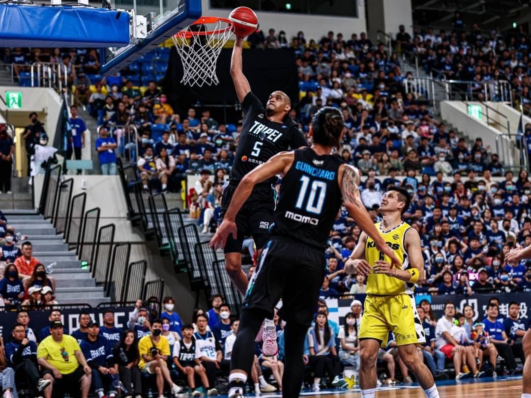 ▲中鋒強森砍下29分25籃板，富邦此役在主場完成逆轉，以97:89拿下勝利。（圖／富邦球團提供）