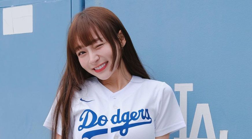 ▲林襄不僅接下外景節目主持，IG漲粉到171萬，每篇貼文按讚數破萬起跳，知名度更擴及到日本。（圖／翻攝自林襄臉書）