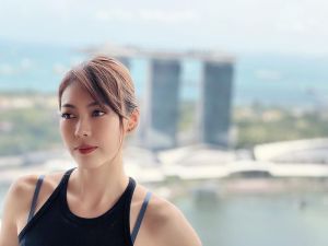 ▲Olivia退隱台灣歌壇，在新加坡仍有公開演出。（圖 ／Olivia臉書）