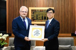 ▲斯洛伐克經濟部次長史維茲訪高,市長陳其邁盼促進雙邊經貿交流。(圖/高市府提供) ▲斯洛伐克經濟部次長史維茲訪高,市長陳其邁盼促進雙邊經貿交流。(圖/高市府提供)