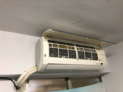 ▲冷氣的清潔會直接影響效能和電費,建議民眾除了平時多洗濾網外,也要定期請專業師傅做深度清洗。(圖/記者張志浩攝) ▲冷氣的清潔會直接影響效能和電費,建議民眾除了平時多洗濾網外,也要定期請專業師傅做深度清洗。(圖/記者張志浩攝)