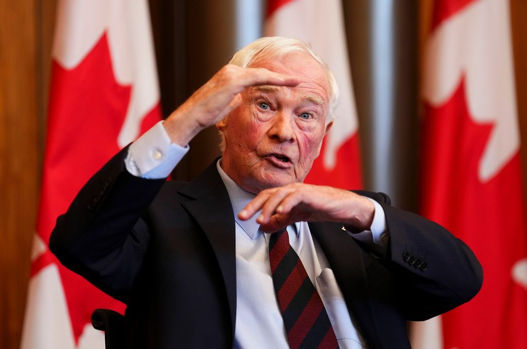 ▲曾任總督的強斯敦（David Johnston）接受指派調查有關中國兩度干預加國選舉的指控，但由於反對黨質疑這項任命，強斯敦今天辭職。（圖／美聯社／達志影像）