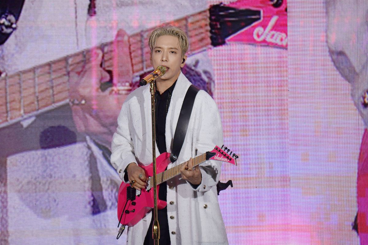 ▲鄭容和中文獻唱林俊傑《小酒窩》。（圖／華藝娛樂）