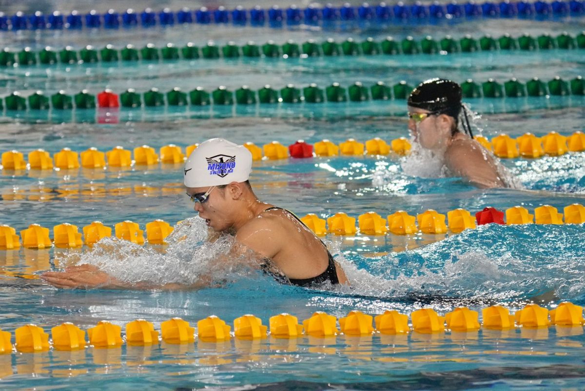 ▲100蛙林姵彣(前)再度打敗洪潔瑜。中華民國游泳協會提供