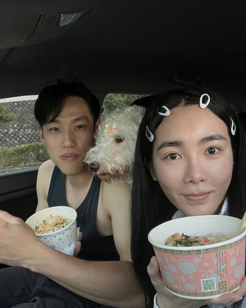 ▲舒子晨（右）坦言現在的生活就是最簡單的幸福。（圖 ／舒子晨IG）