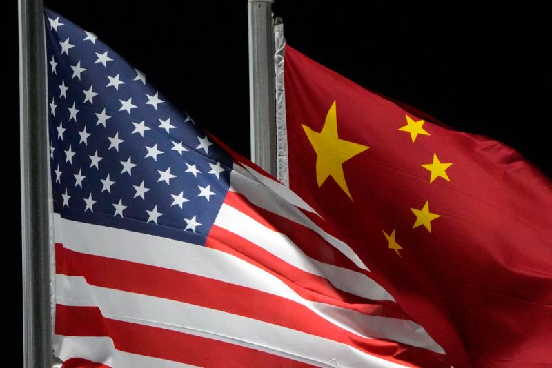 ▲「華爾街日報」報導稱，中國同意下週與美國舉行核武軍控談判，為自歐巴馬政府以來首次。美中示意圖。（圖／美聯社／達志影像）