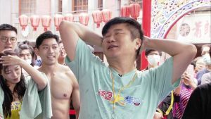 ▲胡瓜見狀也想秀出肌肉,馬上被大家無情拒絕。(圖/民視提供) ▲胡瓜見狀也想秀出肌肉,馬上被大家無情拒絕。(圖/民視提供)