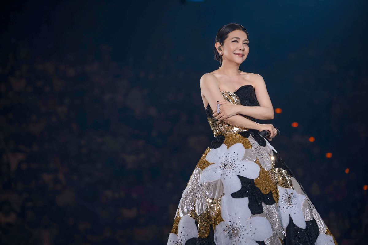 ▲許多女星嫁入豪門最終斬斷婚姻，其中張清芳（圖中）和平離婚拿到16億財產，Melody卻被前夫告上法院稱離婚協議無效。（圖／上引娛樂提供）