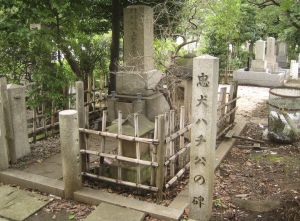 ▲忠犬小八死後葬在上野教授的墓旁邊。（圖／翻攝自維基百科）