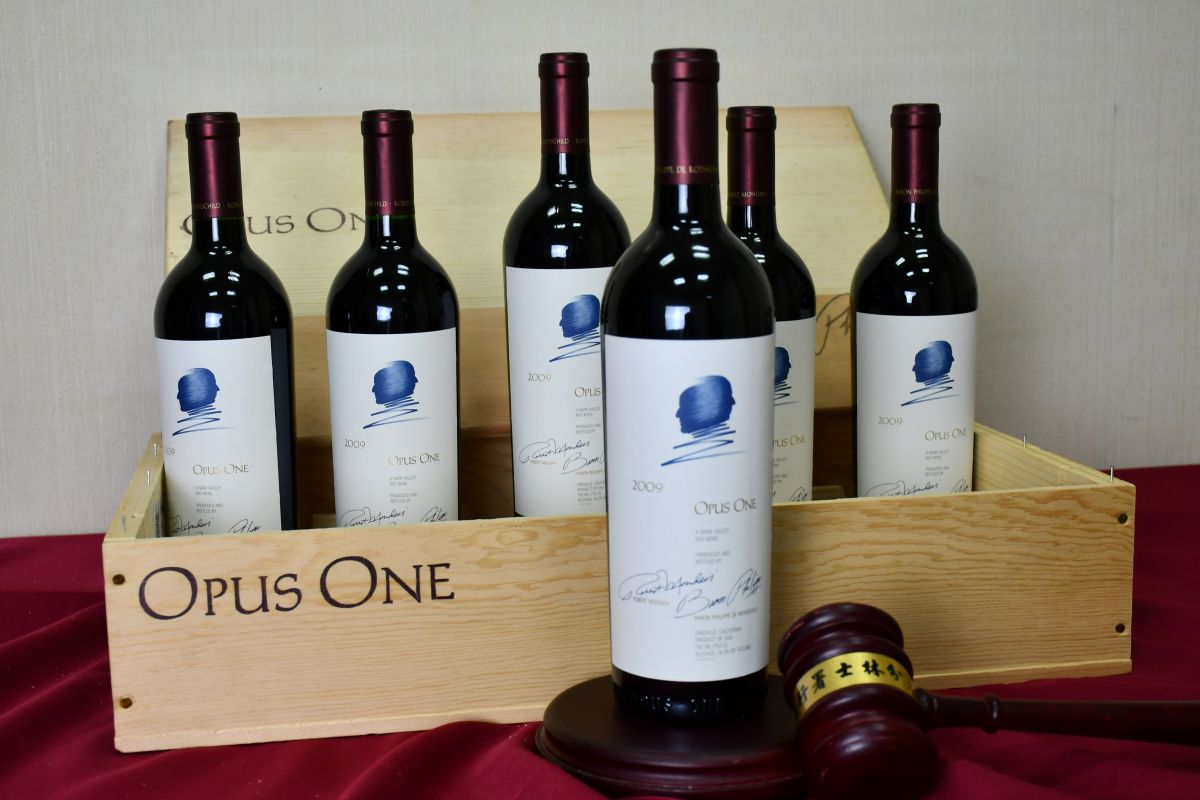 ▲im.B主嫌曾耀鋒收藏的紅酒將拍賣（圖／士林分署提供）