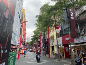 日本記者西門町街訪！14歲妹神回「台灣就是台灣」　9秒甜笑爆紅
