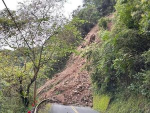 宜蘭太平山聯外道路坍方！1.5K處大量土石崩落　釀170名遊客受困
