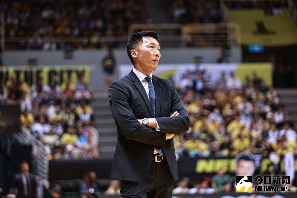 ▲富邦勇士奪得冠軍，總教練許晉哲肯定陣中年輕球員的成長，也透露在和國王教練萊恩鬥志的過程的想法和決定。（圖／記者葉政勳攝 , 2023.06.12）