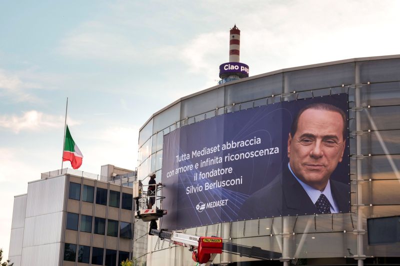 ▲義大利前總理貝魯斯柯尼（Silvio Berlusconi）辭世，享壽86歲，國葬儀式將於米蘭大教堂（Duomo）舉行。（圖／美聯社／達志影像）