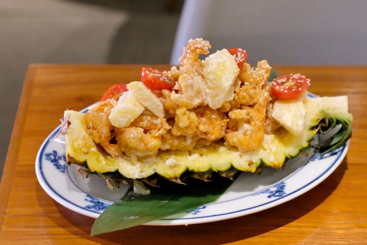 ▲根據饗賓餐旅集團調查，外國人到其旗下台菜餐廳「真珠」消費時，韓籍與歐美旅客幾乎必點鳳梨蝦球這道菜。（圖／記者葉盛耀攝）