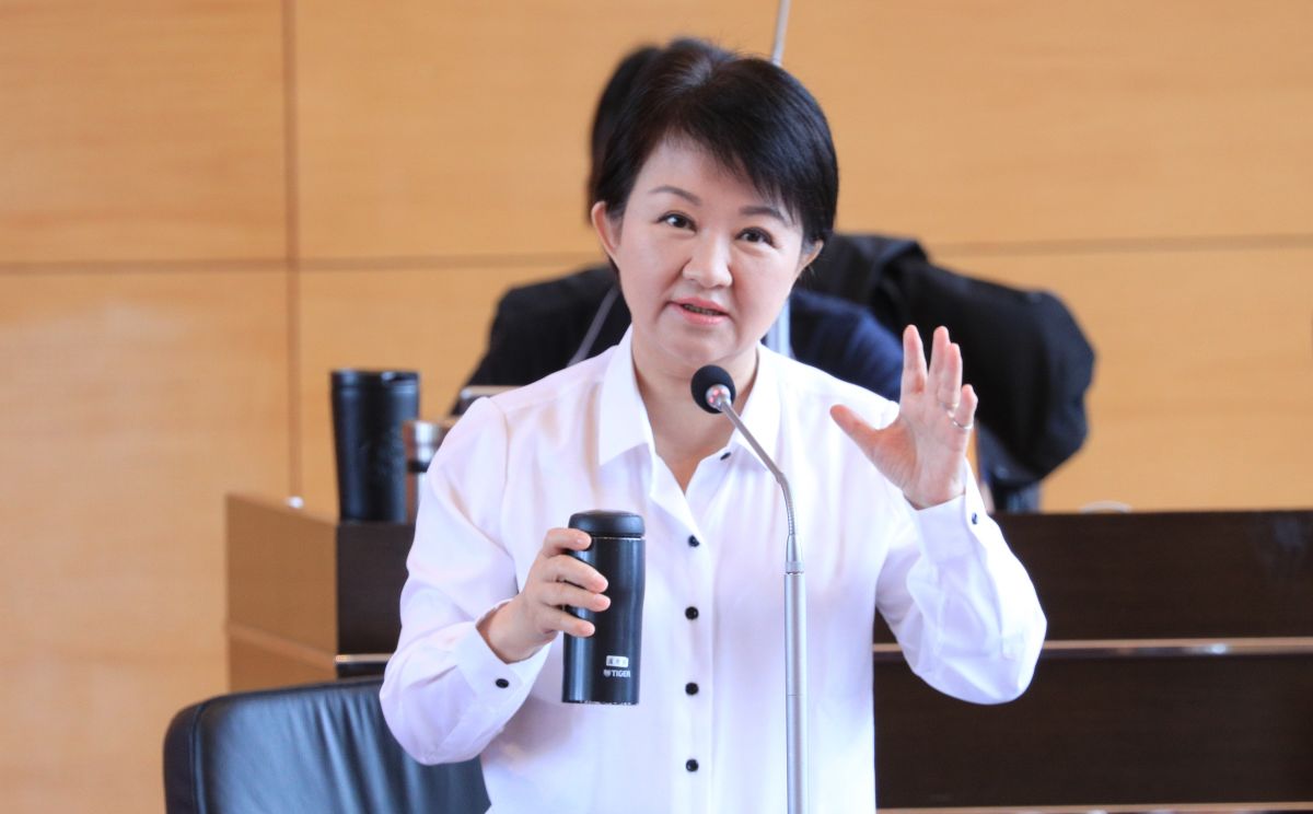 ▲盧秀燕坦承自己喜歡喝可樂，但都是淺嚐即止。（圖／台中市政府提供，2023.06.13）