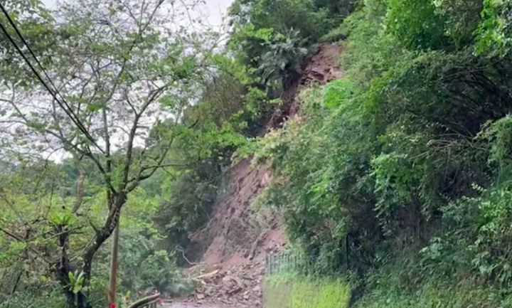 ▲太平山遊樂區內道路「宜專一線」里程1.5k處，12日上午發生土石坍方，170名遊客受困1天後，13日上午順利下山。（圖／翻攝自太平山國家森林遊樂區臉書）