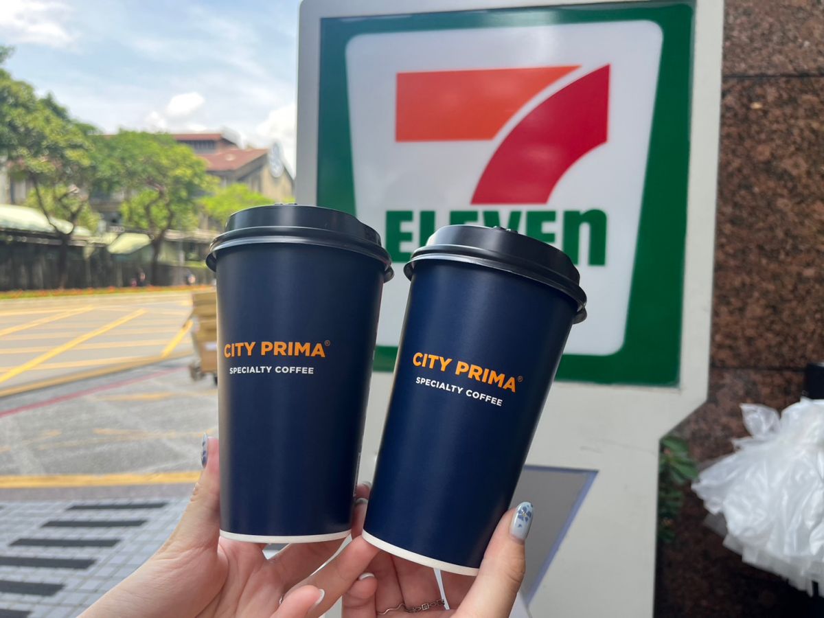 ▲颱風假後提神必喝！7-11今起至8月7日限定，大杯精品美式買1送1、精品拿鐵買2送1。（圖／記者鍾怡婷攝）