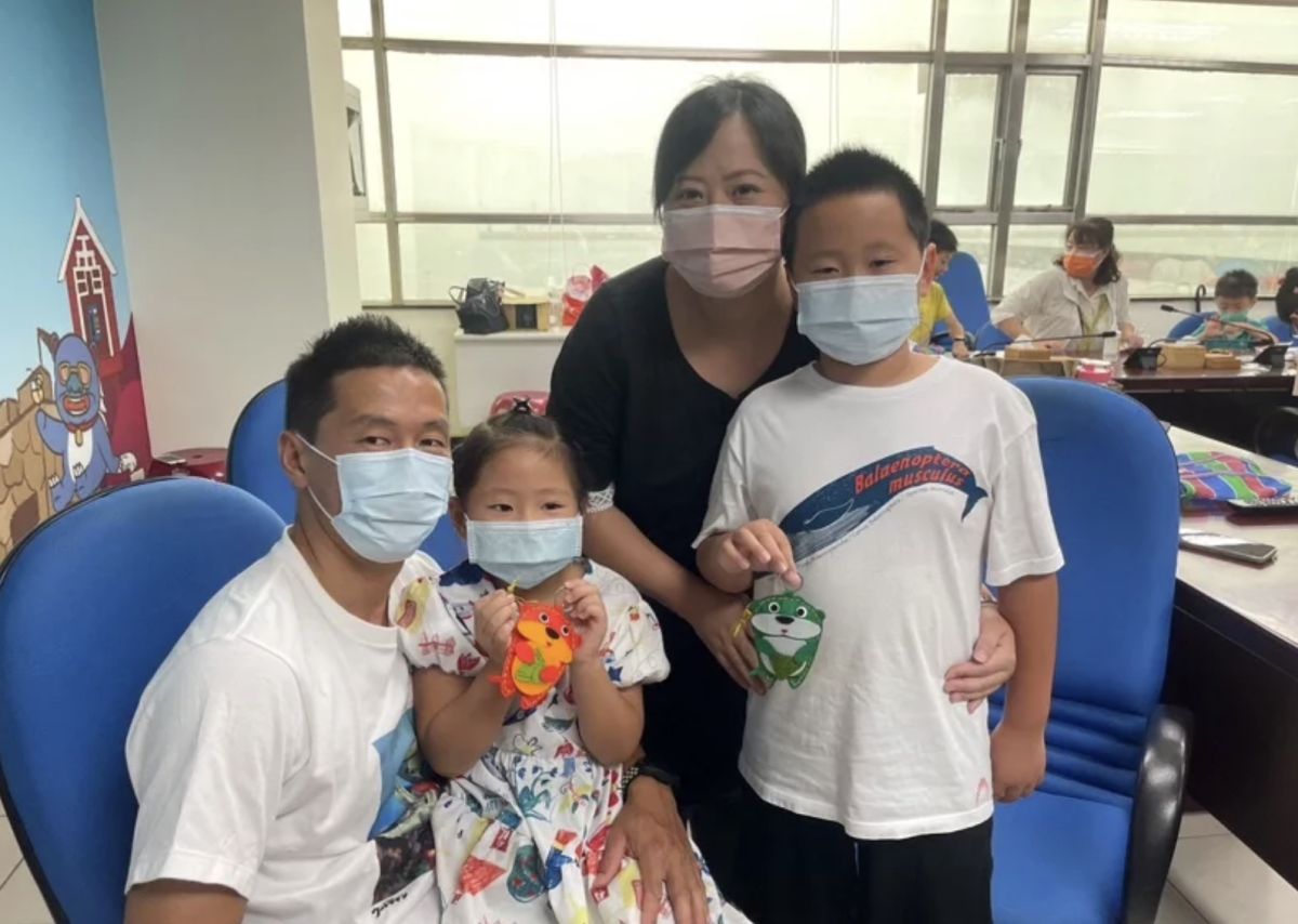 ▲移民署南區事務大隊金門縣服務站特別邀請新住民親子一起手作水獺香包。（圖／移民署提供）