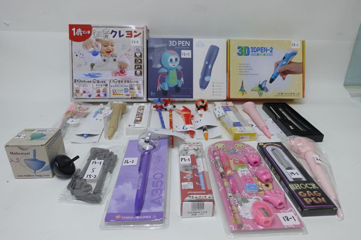 ▲消保處稽查市售17款玩具筆，僅有在Yahoo!購物中心購入的People趣味蠟筆手搖鈴BG- 005全數合格，其他16款有標示不符的情形。（圖／翻攝經濟部檢驗局）