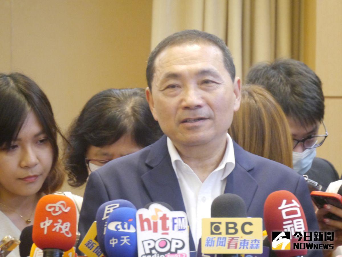 ▲針對綠營質疑餵藥案反守為攻，侯友宜在市政會議後受訪強調面對問題永不害怕也永不妥協。（圖 ／記者吳嘉億攝，2023.06.14）