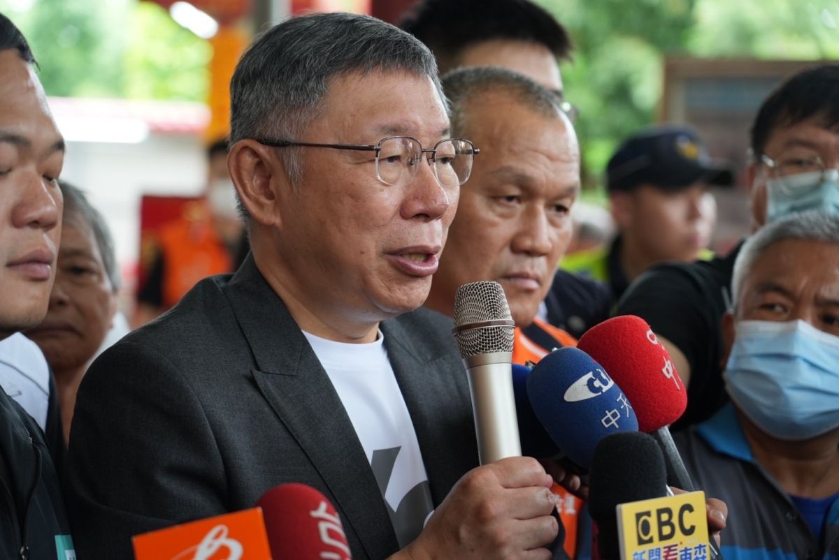 ▲民眾黨總統參選人柯文哲前往嘉義市大福興宮參拜。（圖／民眾黨提供）