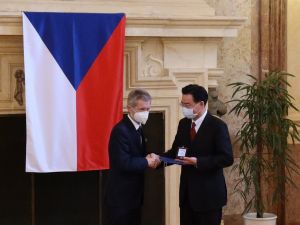 吳釗燮訪問布拉格　會見捷克參院議長維特齊
