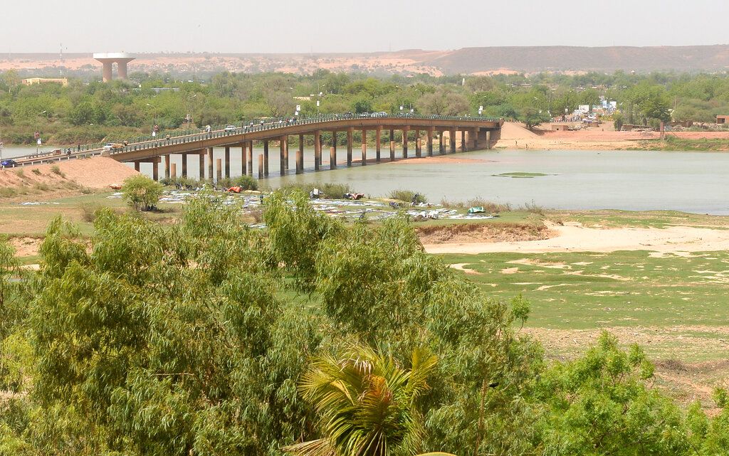 ▲一艘船隻在奈及利亞中北部發生翻覆意外，超過100人喪命。圖為尼日河。（圖／美聯社／達志影像）