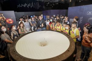 科博館辦「驚心洞波」特展      揭開黑洞、重力波之謎
