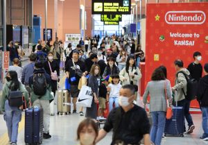 買不到!關西機場伴手禮店「滅絕」 旅客撲空淪「土產難民」