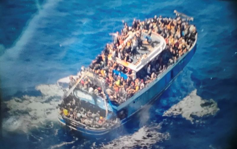 ▲過去一週，探索「鐵達尼號」沉船的潛水器釀5死的事故引發全球關注，相較之下，一艘滿載移民船隻在希臘附近失事，至少80人喪命、約500人失蹤，關注度卻遠遠不及潛水器事件。（圖／美聯社／達志影像）