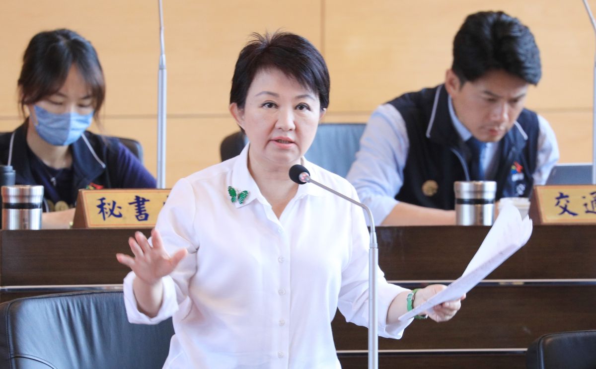 ▲盧秀燕今在市議會說，台中市像個正在轉大人的孩子，身為媽媽，她「離不開腳」。（圖／台中市政府提供，2023.06.15）