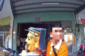 不給隨喜功德就不走 土地公男遭警帶回勸導約制