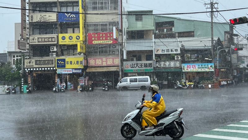 ▲本週兩波鋒面可能是今年目前為止，能帶來最多降雨的鋒面，甚至有在台灣上空滯留的可能。（圖／記者張志浩攝）