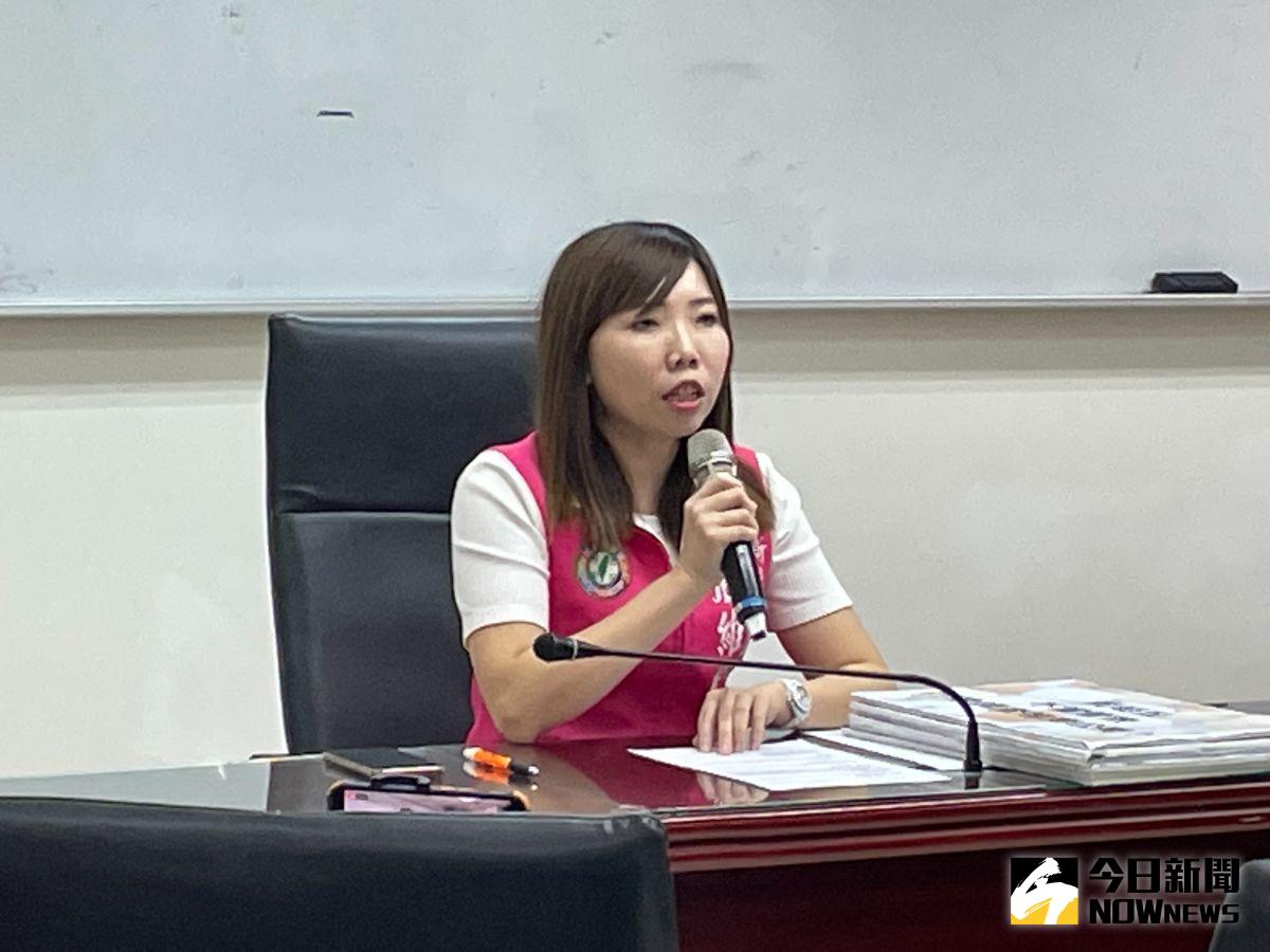 ▲民進黨新北市議員張維倩召開記者會公布多位家長錄音，針對餵藥案風波延燒加涉不當管教，批評新北市府行政怠惰。（圖 ／記者吳嘉億攝，2023.06.15）