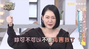 ▲許雅鈞看到小S跌倒的傷勢立馬露出不滿的臉，直呼：「妳可不可以不要再害我了！」（圖／翻攝自YouTube頻道「小姐不熙娣」）