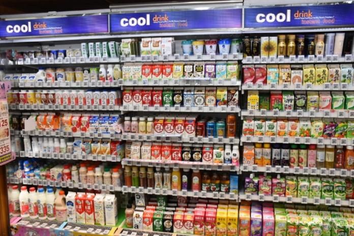 ▲超商飲料種類選擇非常多，不過有一些飲料卻是隱藏的「鈉含量刺客」。（示意圖／ NOWnews 資料照）