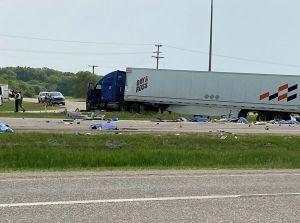 加拿大公路嚴重車禍！至少15死　多具遺體躺路邊

